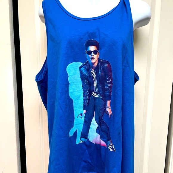 Great shirt. Everyone looks. Size L. - Picture 1 of 4